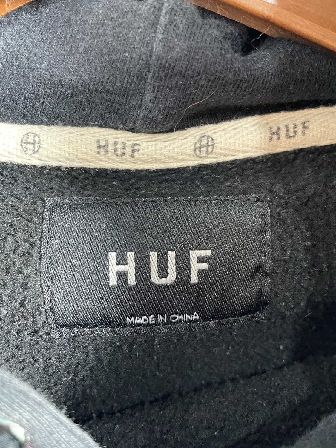 HUF 후드티 블랙 로고 프린팅 상품이미지3