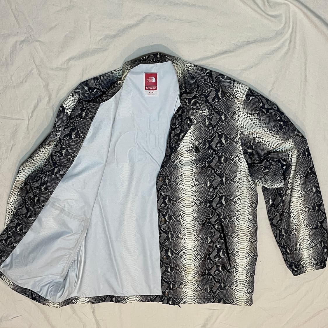 슈프림 x 노스페이스 스네이크스킨 코치자켓 상품이미지5