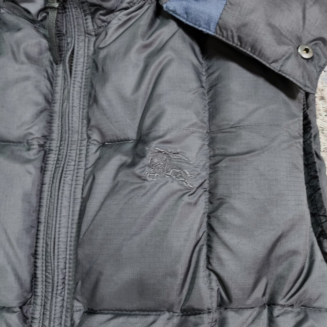 버버리 다운 조끼 남성100

 상품이미지4