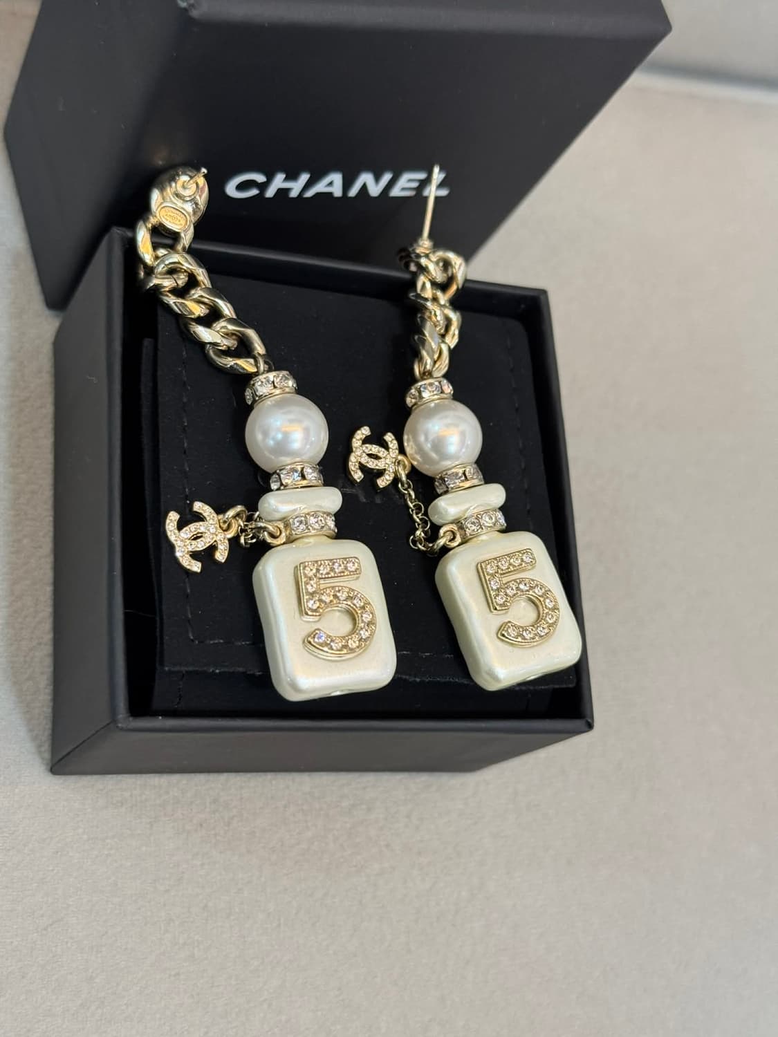 샤넬 넘버 5 진주 귀걸이 이어링 상품이미지2