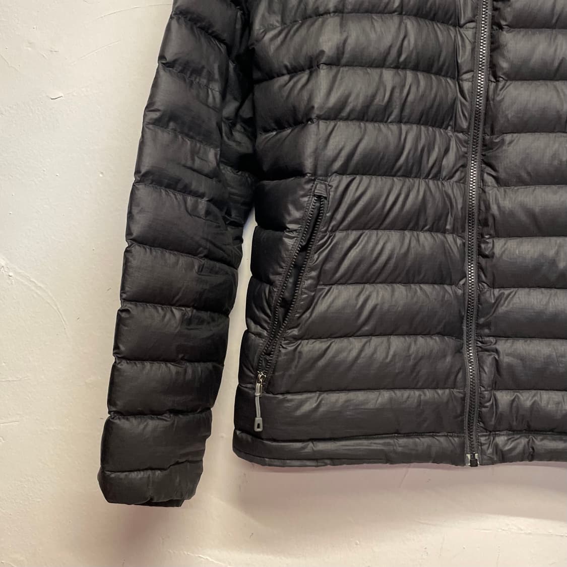 파타고니아 블랙 다운 스웨터 자켓 상품이미지3