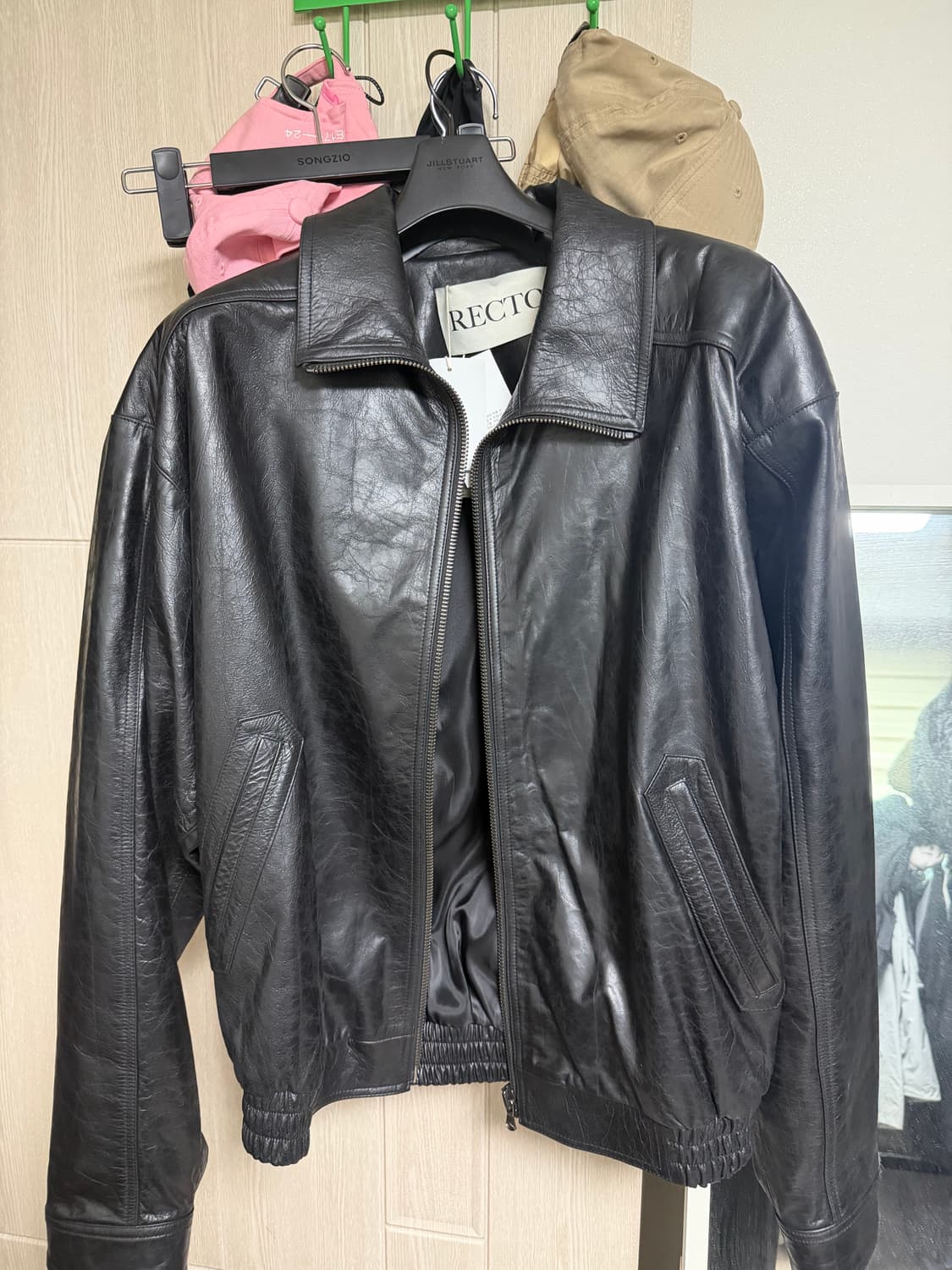 렉토 빈티지 크랙 하이넥 레더 판매합니다. 상품이미지3