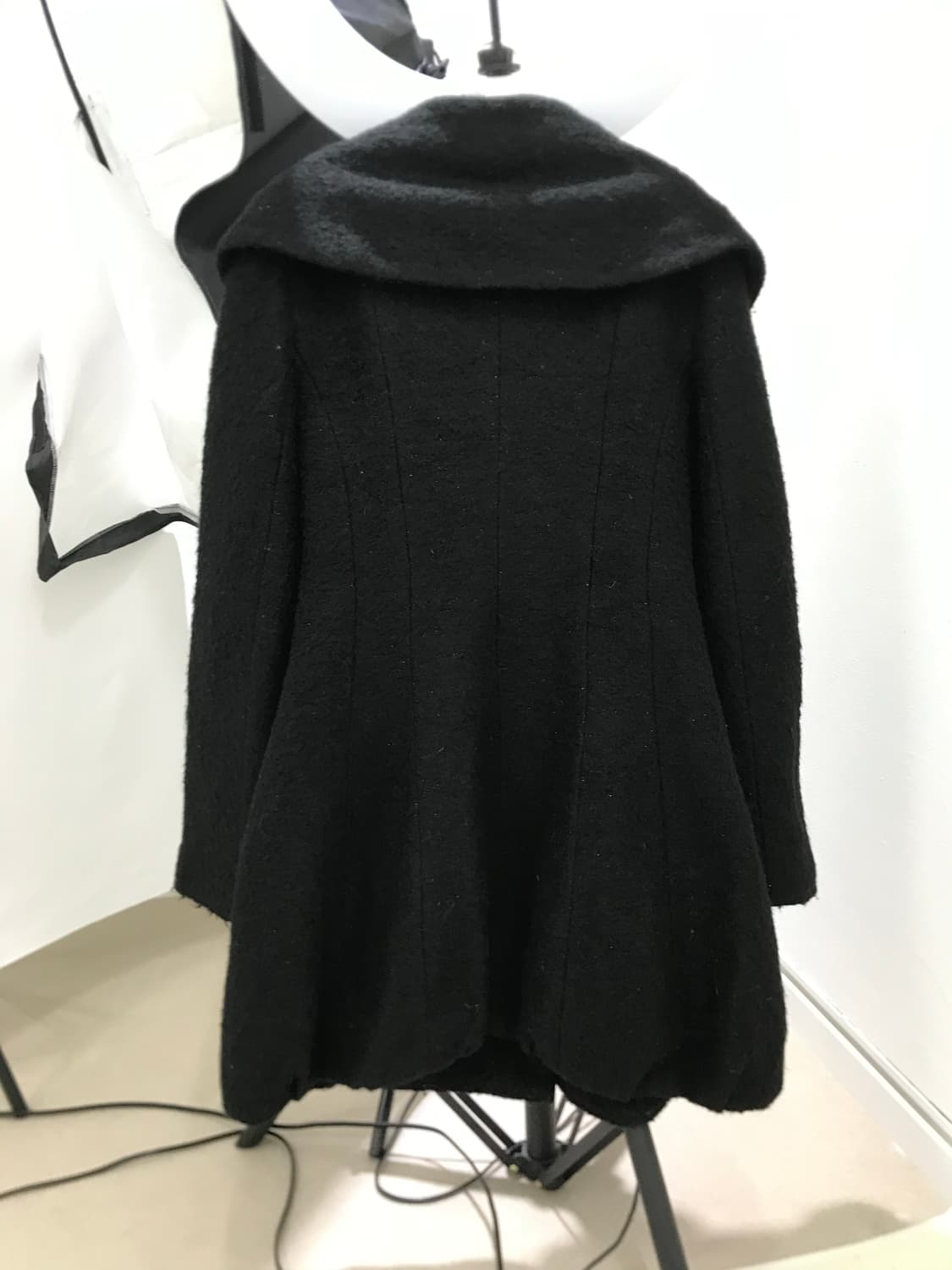 Wide collar tulip line black button coat 상품이미지9