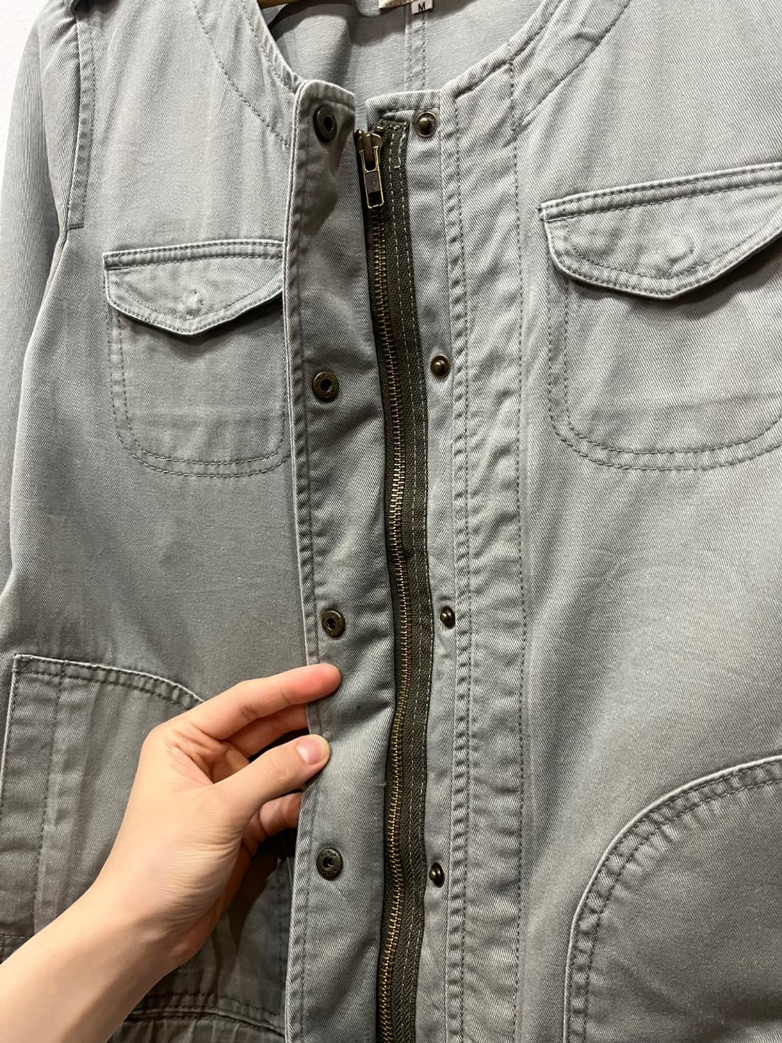 어스뮤직 JPN 카키 밀리터리 자켓 상품이미지5