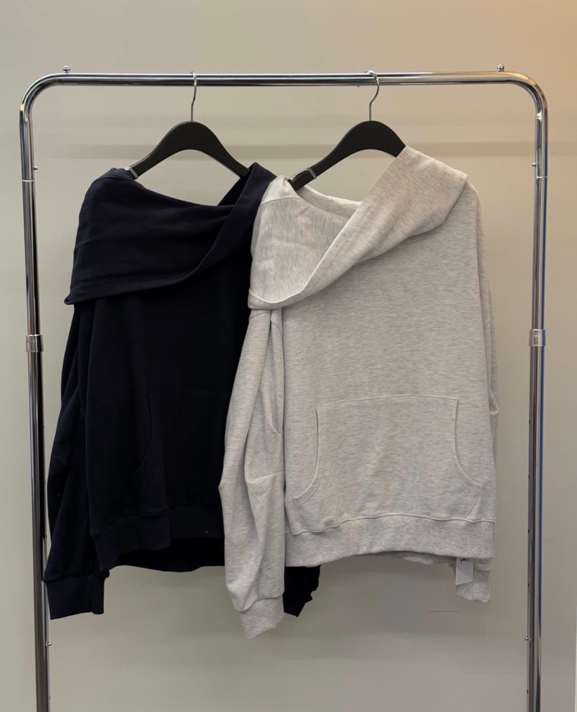 UUNE 우네 오프숄더 후드티 상품이미지5