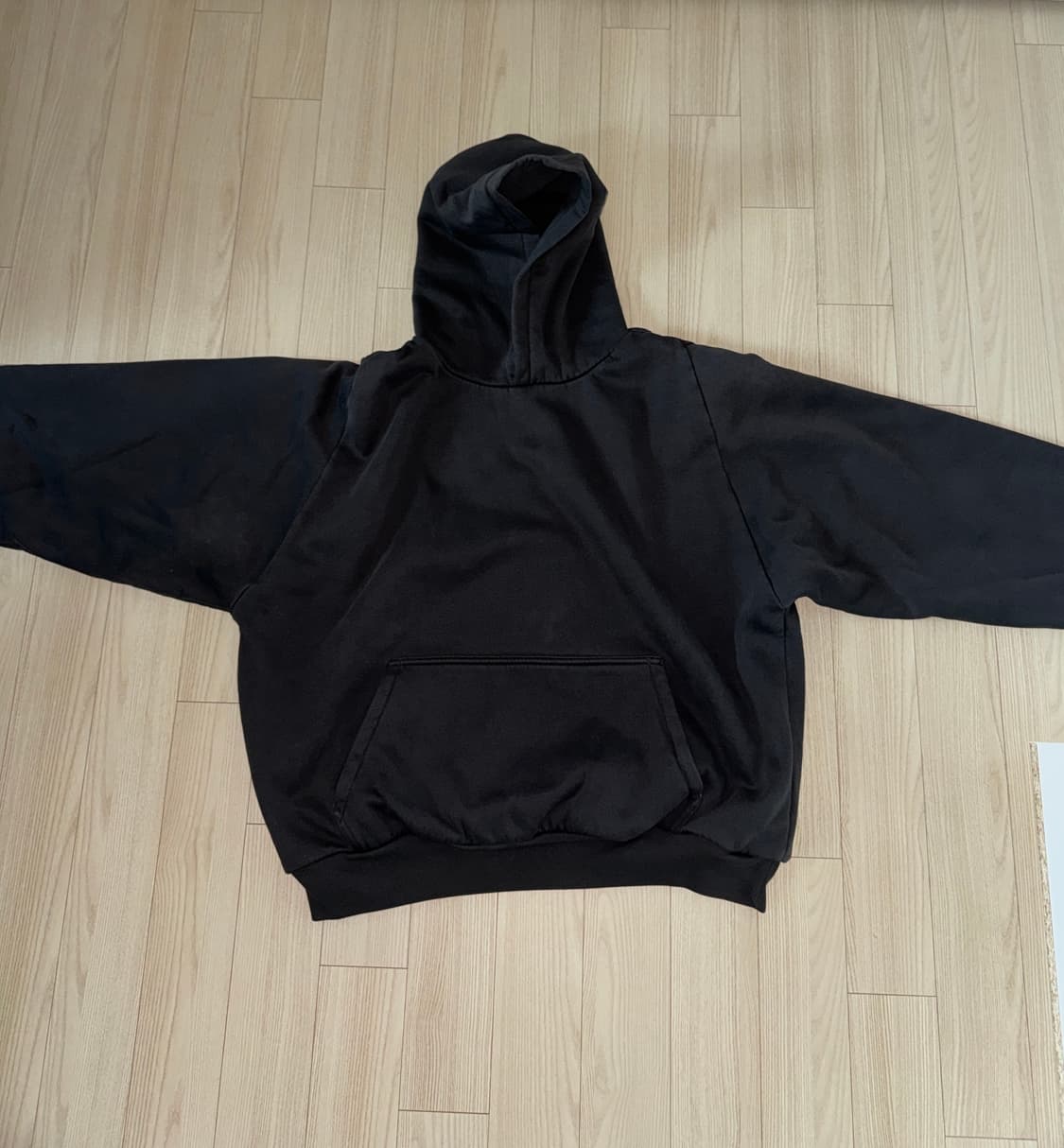 이지갭발렌시아가 슈렁큰 로고 후디 블랙 XL 판매합니다 상품이미지3