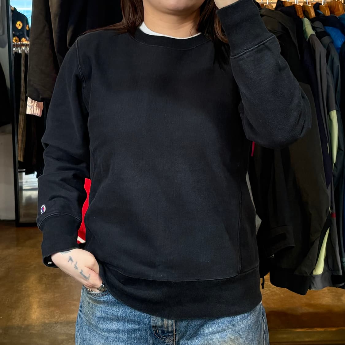 챔피온 블랙 맨투맨 상품이미지1