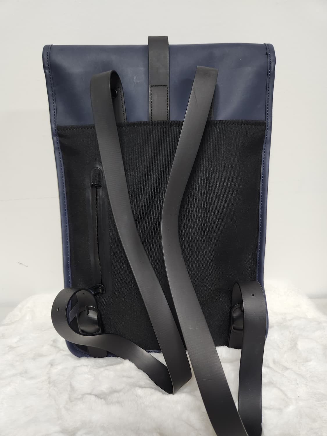 레인스 롤탑 백팩 네이비 상품이미지3