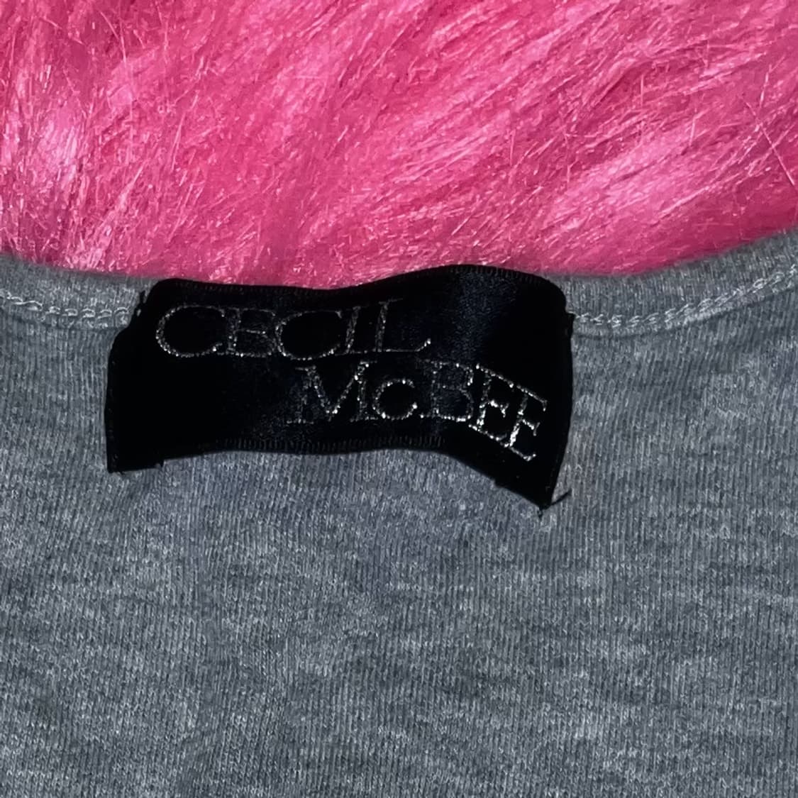 Cecil McBee 오네갸루 와투케 골드 레터링 슬림핏 긴팔탑 상품이미지6