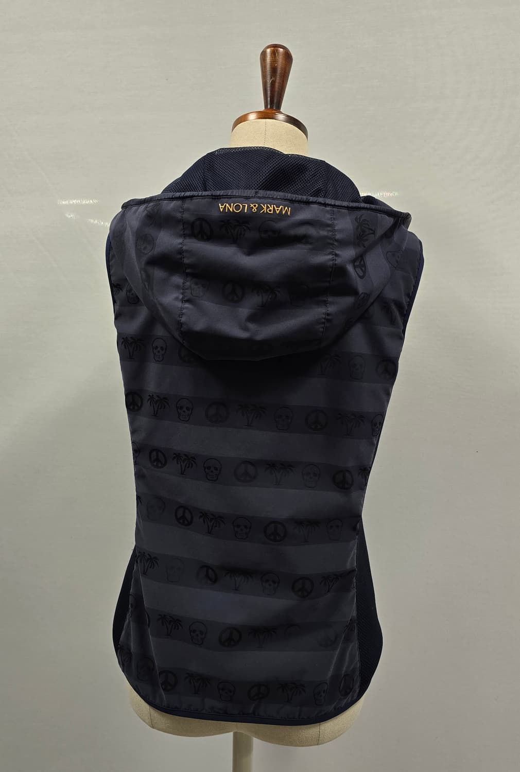 마크앤로나 네이비 후드 바람막이 조끼 M 상품이미지3