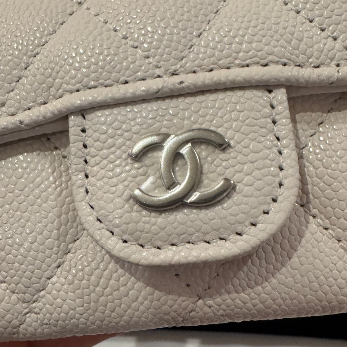 샤넬 클래식 똑딱이 카드지갑 화이트 은장 새제품 상품이미지4