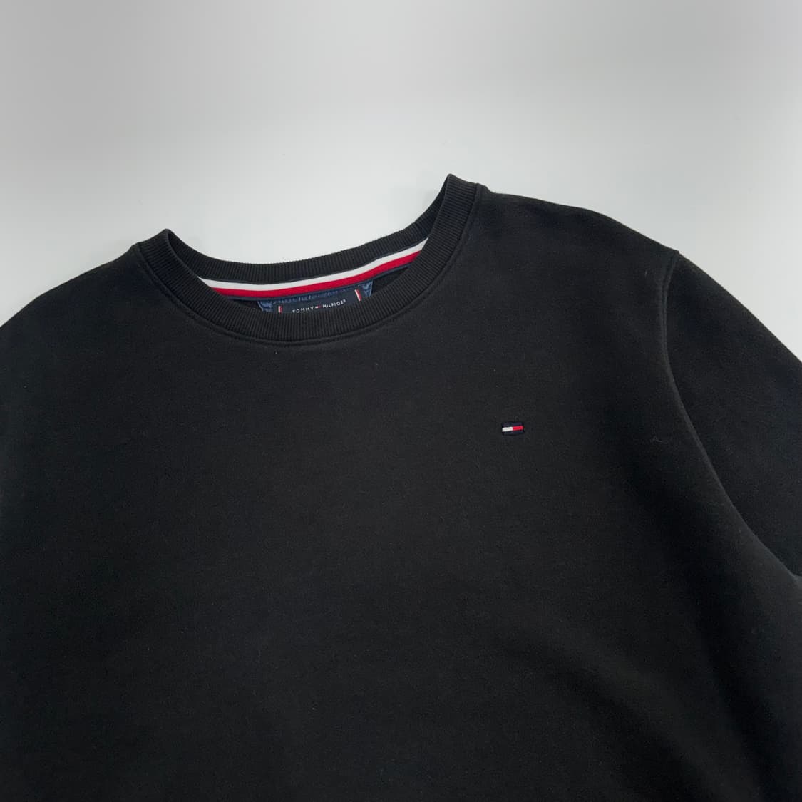 Tommy Hilfiger 타미힐피거 스몰로고 블랙 맨투맨 상품이미지4