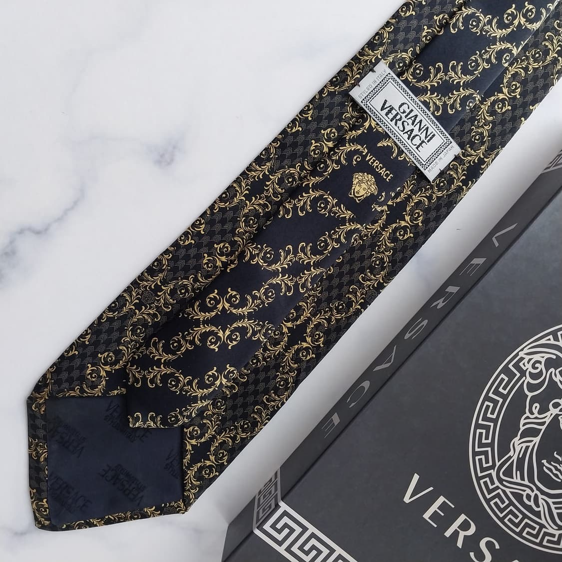 베르사체 실크 블랙 골드 패턴 넥타이 9.3cm A+~A등급 K2512
 상품이미지9