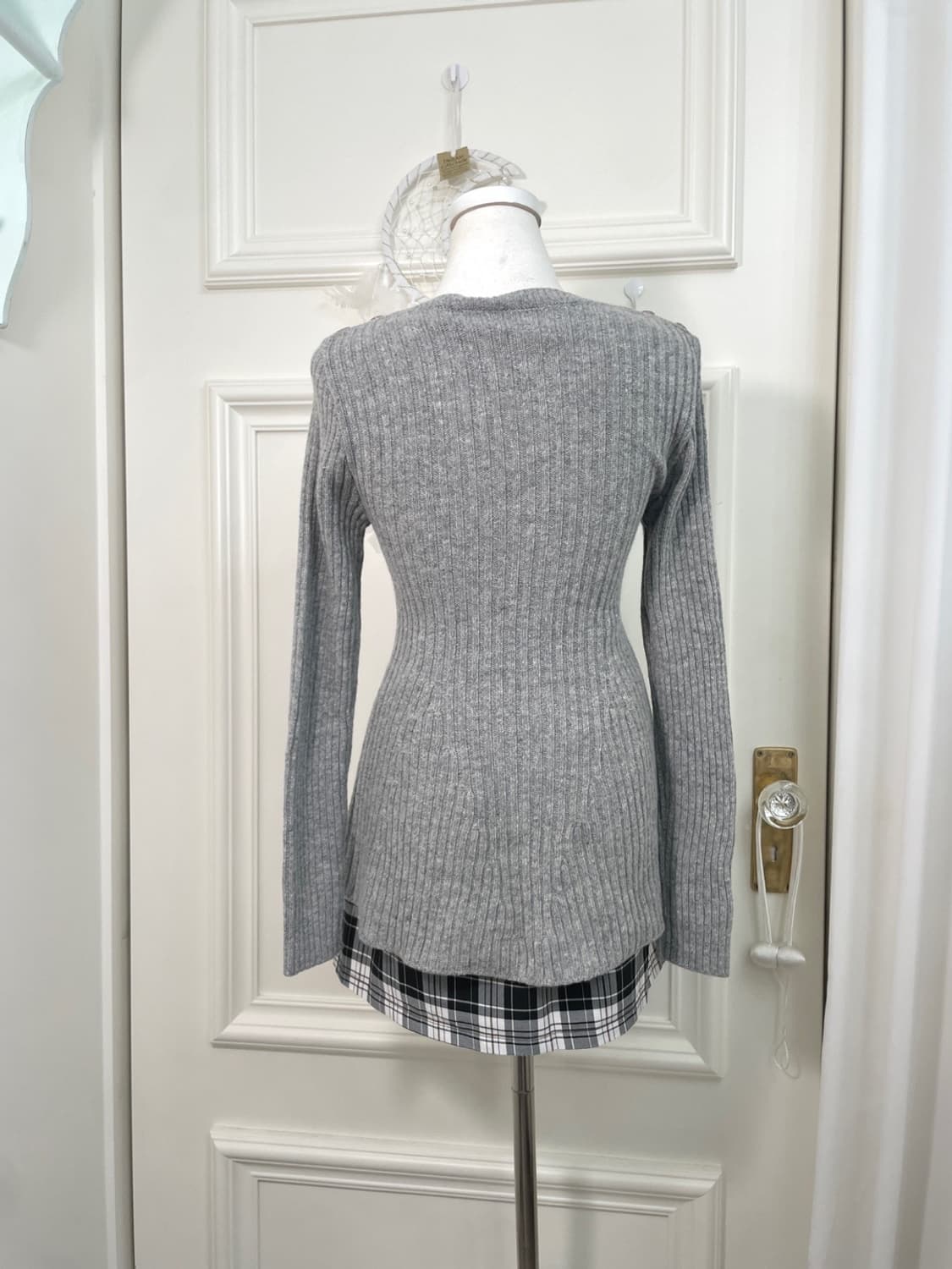 gray shoulder button slim knit top 상품이미지3