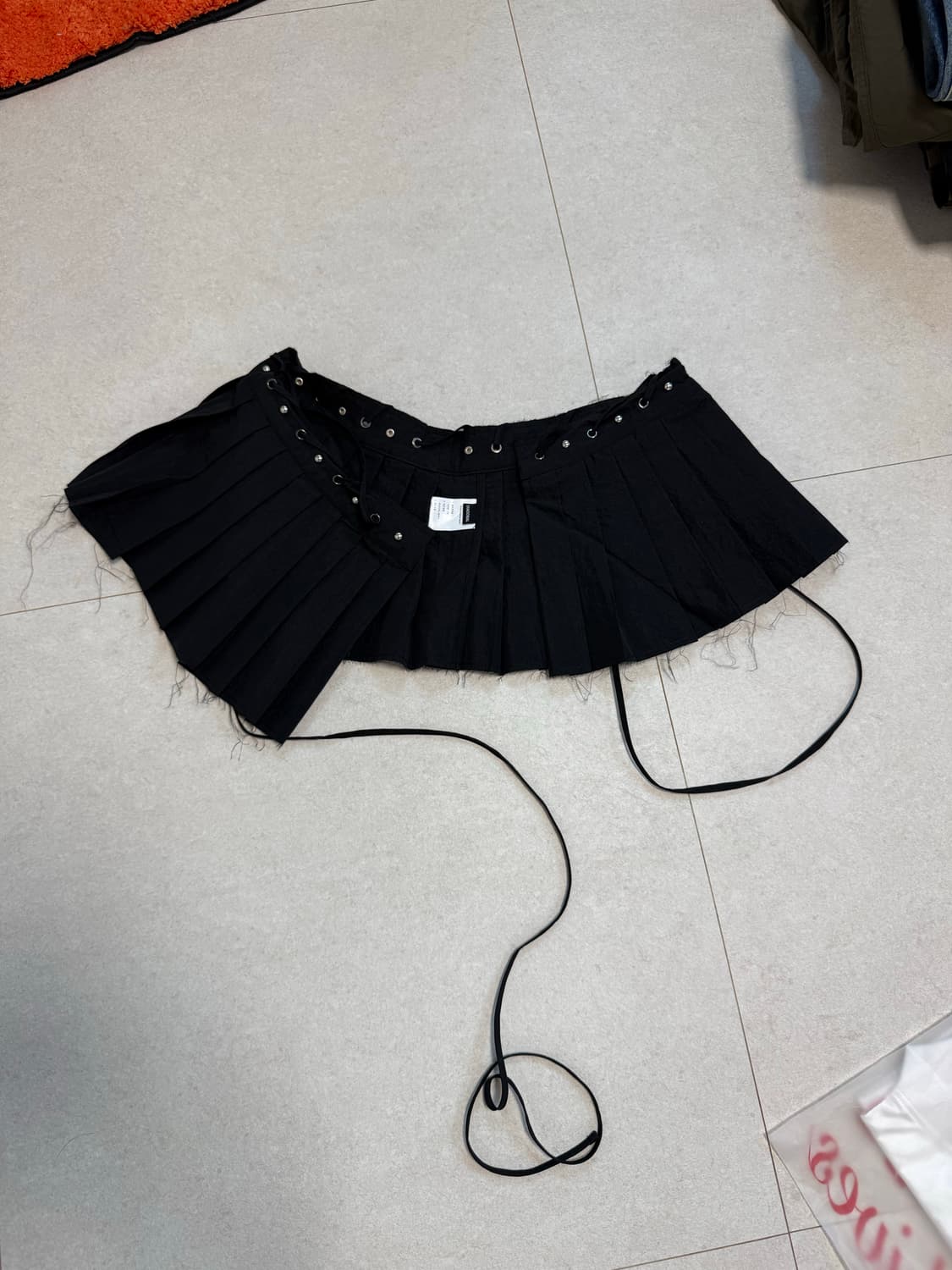 [ONE SIZE] 다이애그널 플리츠 랩 스커트 블랙 상품이미지5