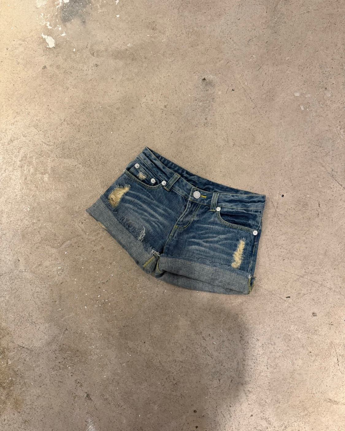 옐로 스티치 데님 숏츠 상품이미지1