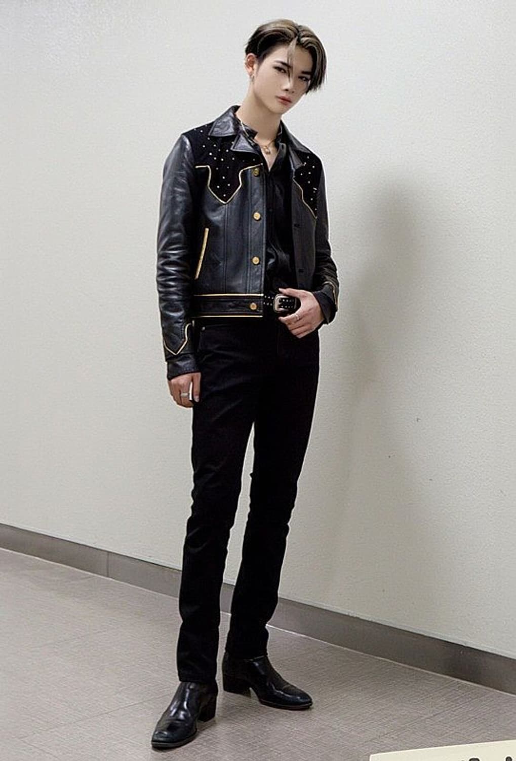 [엔하이픈 니키님 착용] 셀린느 23fw 스터드 스웨이드 램스킨 레더자켓 상품이미지2