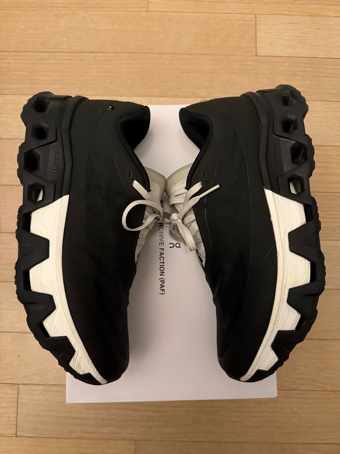 [280] 온 러닝 파프 클라우드 몬스터 하이퍼블랙 상품이미지4