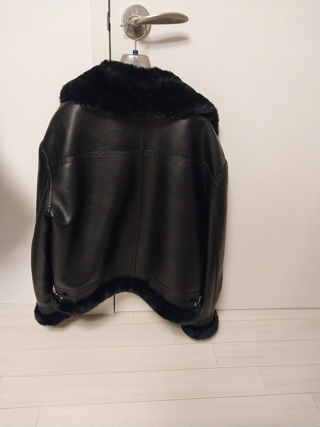 론트 비건레더 무스탕 블랙 상품이미지3