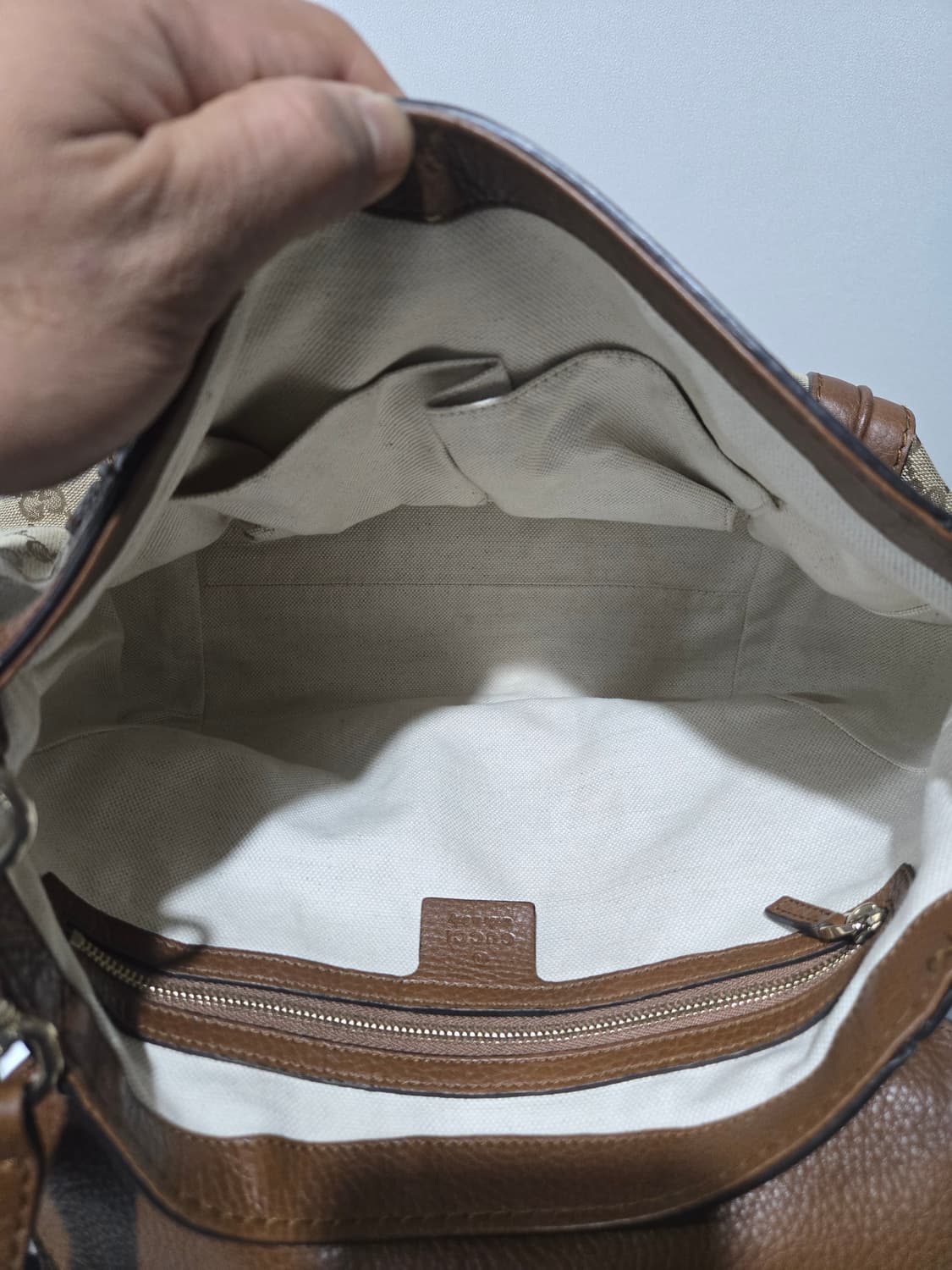 구찌 GG 캔버스 벨라 플랩 사첼백 상품이미지4