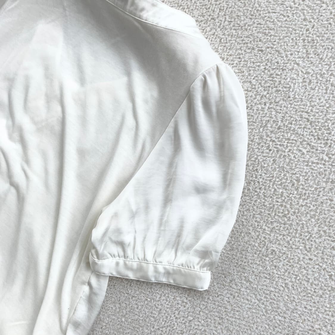 밀크화이트 ♥ 리본 새틴 공주핏 블라우스 상품이미지3