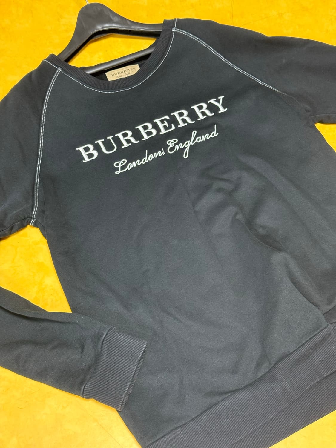 버버리 맨투맨(블랙) 상품이미지1