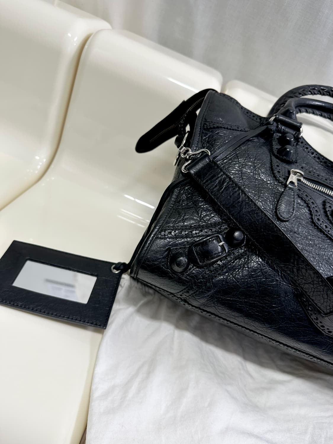 [A 정품] 발렌시아가 시티 모터백 미디움 블랙 상품이미지8