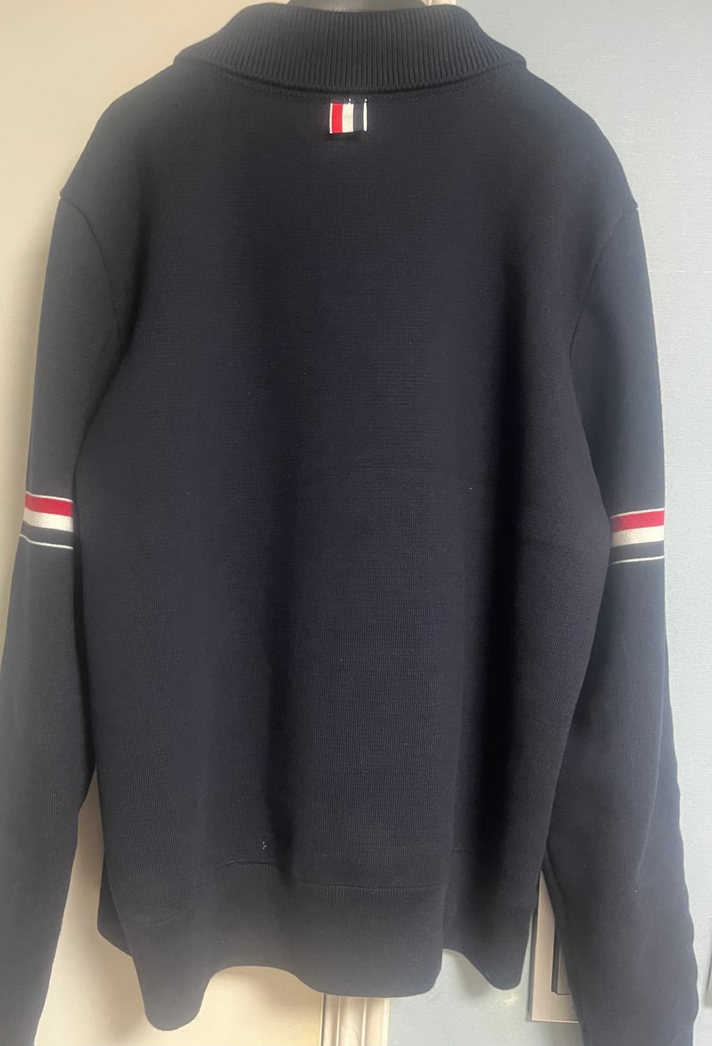 톰브라운  암밴드 폴로 봄버 재킷 네이비 3 사이즈  상품이미지2