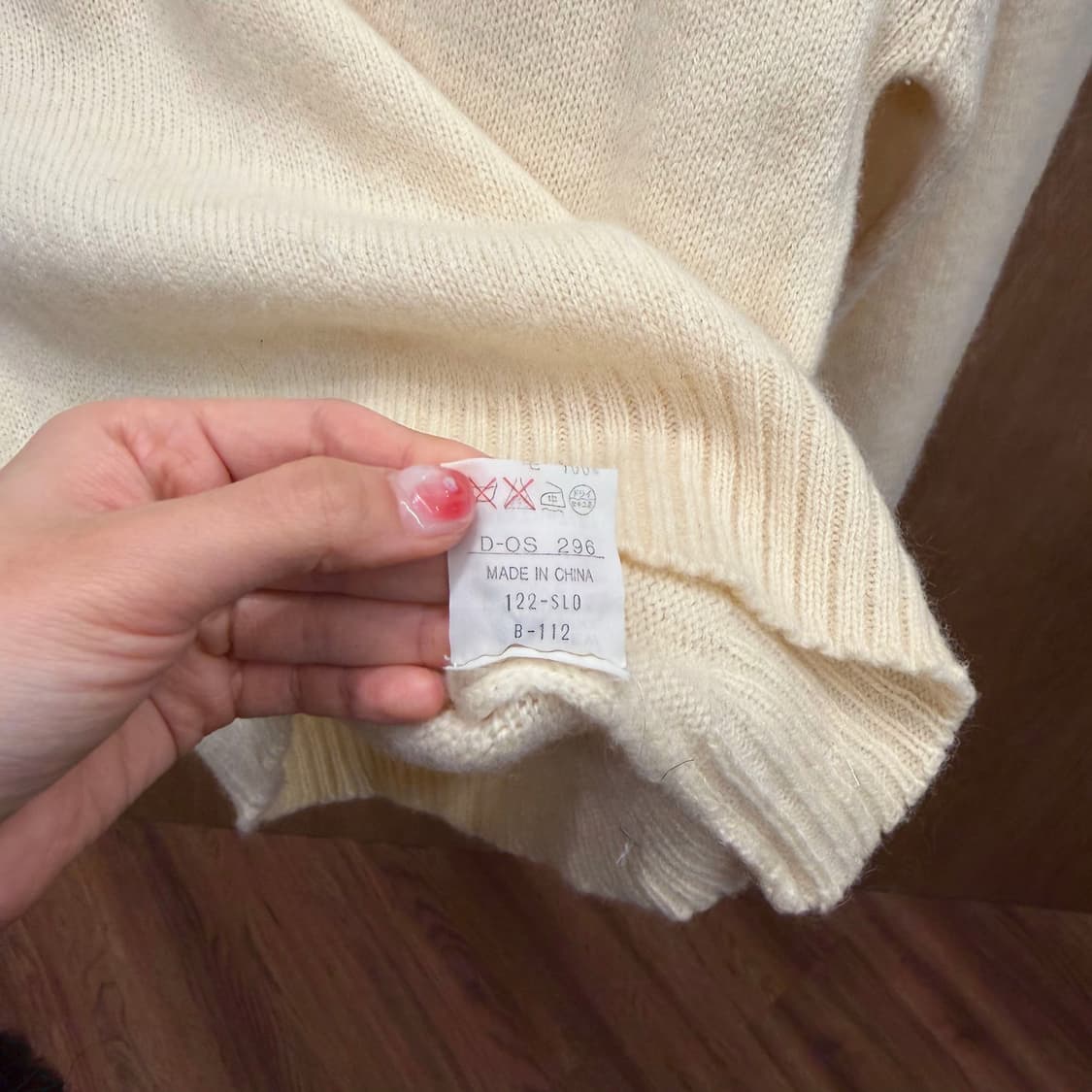 맥그리거 라운드넥 니트 래글런 로고 자수 디테일 레귤러핏 아이보리 상품이미지7