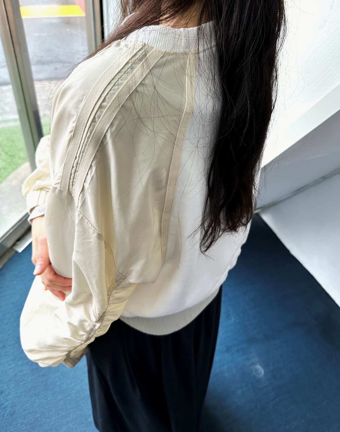 Wide silhouette design shiirred sleeve 상품이미지10