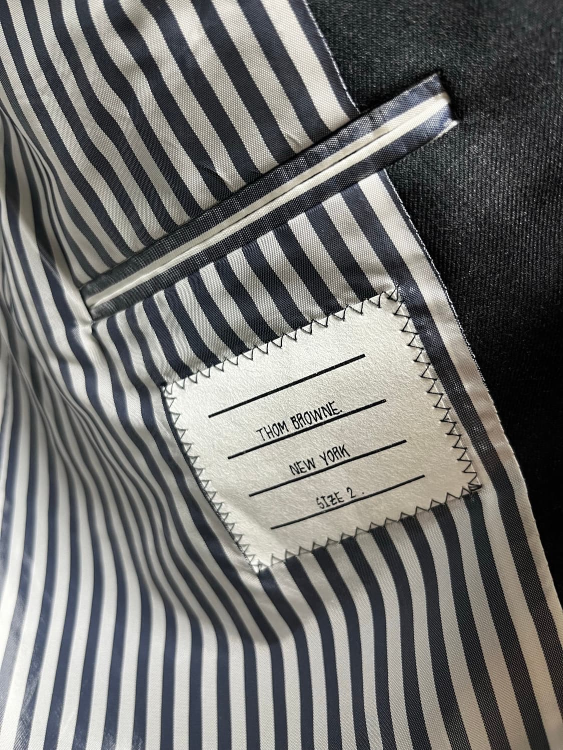 톰브라운 하이암홀 수퍼 120수 울 트윌 수트 MSC159A 00626 상품이미지8