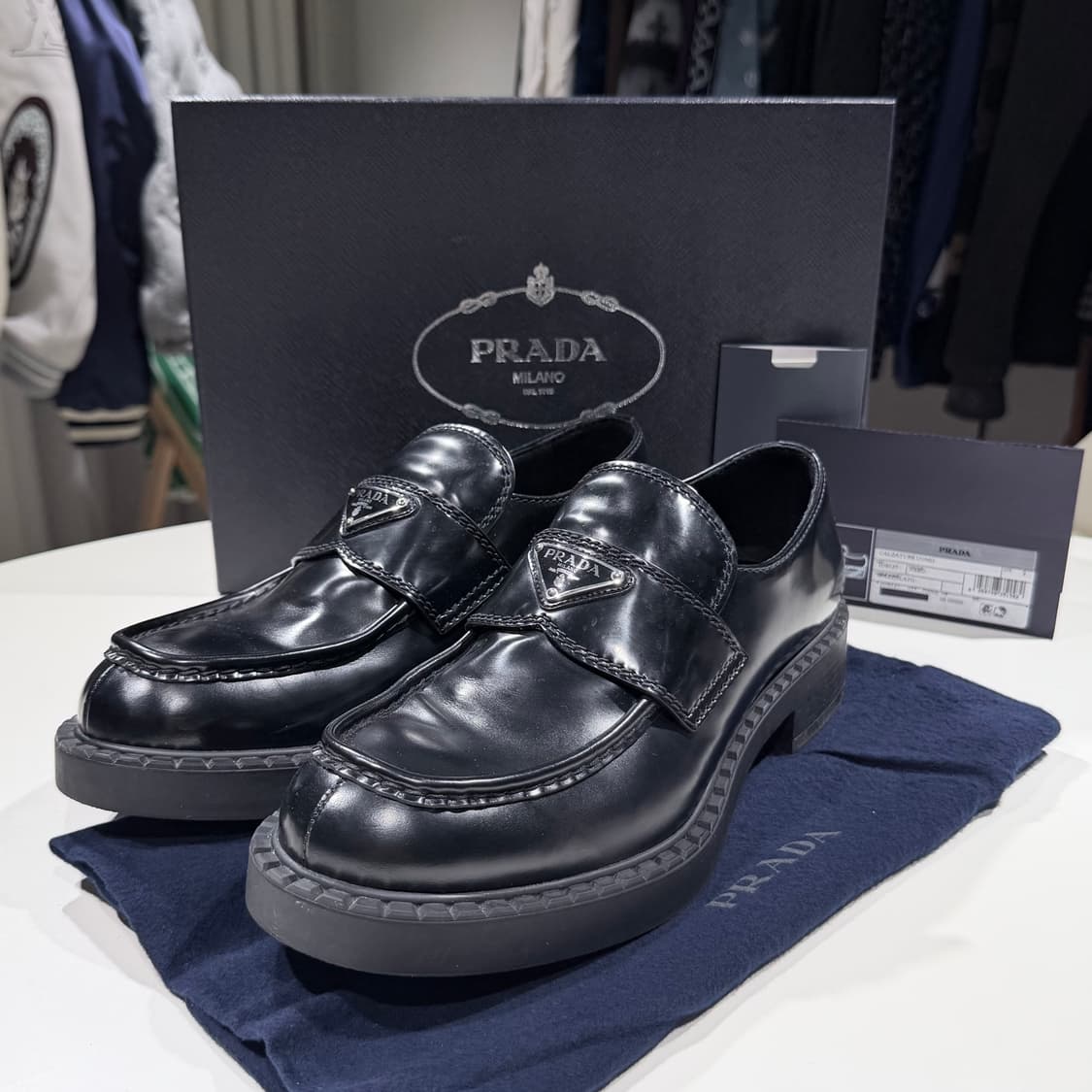 (A/9) / 프라다 초콜릿 브러시드 레더 가죽 로퍼 블랙 상품이미지1