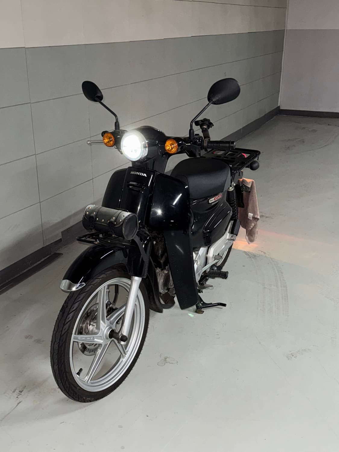 혼다 슈퍼커브110 블랙 23년식 16xxkm 상품이미지1