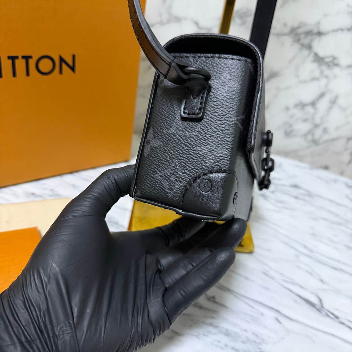 루이비통 이클립스 스티머 웨어러블 월릿 크로스백 상품이미지4