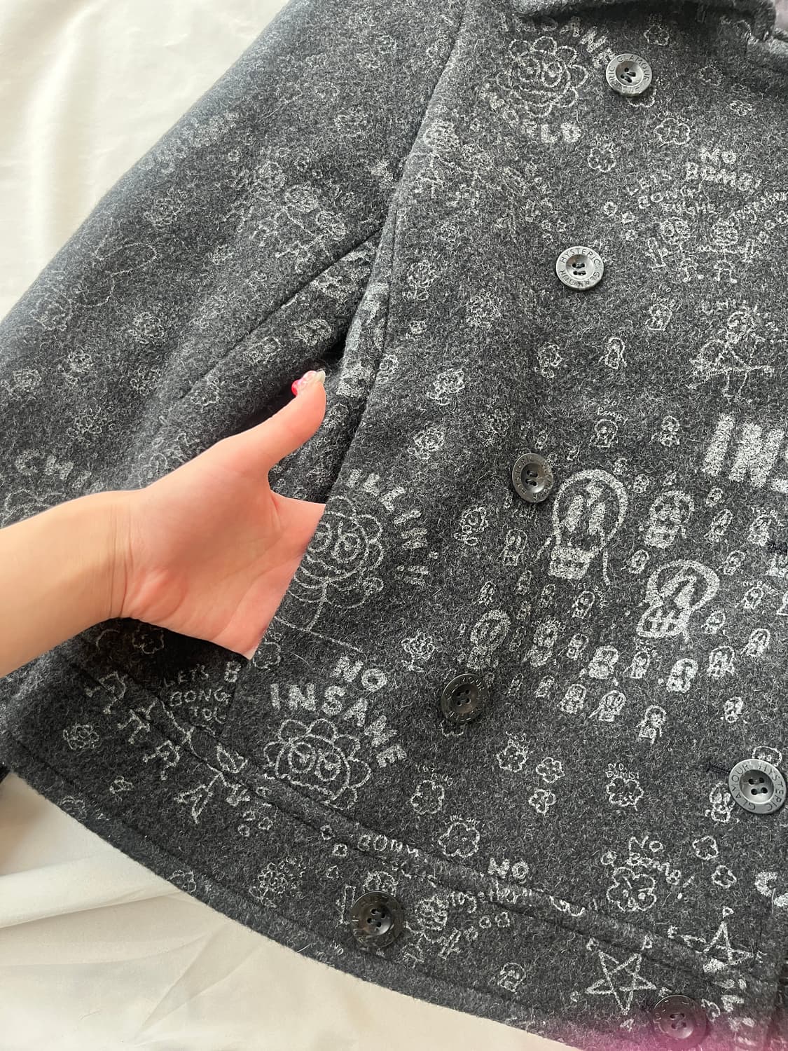 히스테릭 글래머 아카이브 화난 토끼 스케치 더블 버튼 크롭 쇼트 피코트 상품이미지7