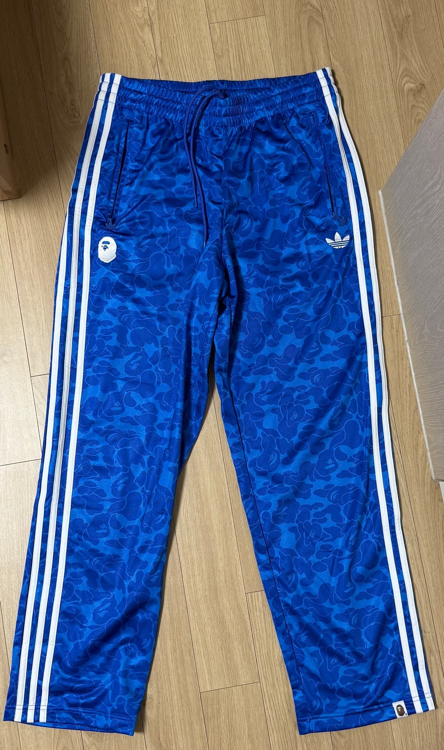 베이프 x 아디다스 올 오버 프린트 트랙 팬츠 상품이미지1