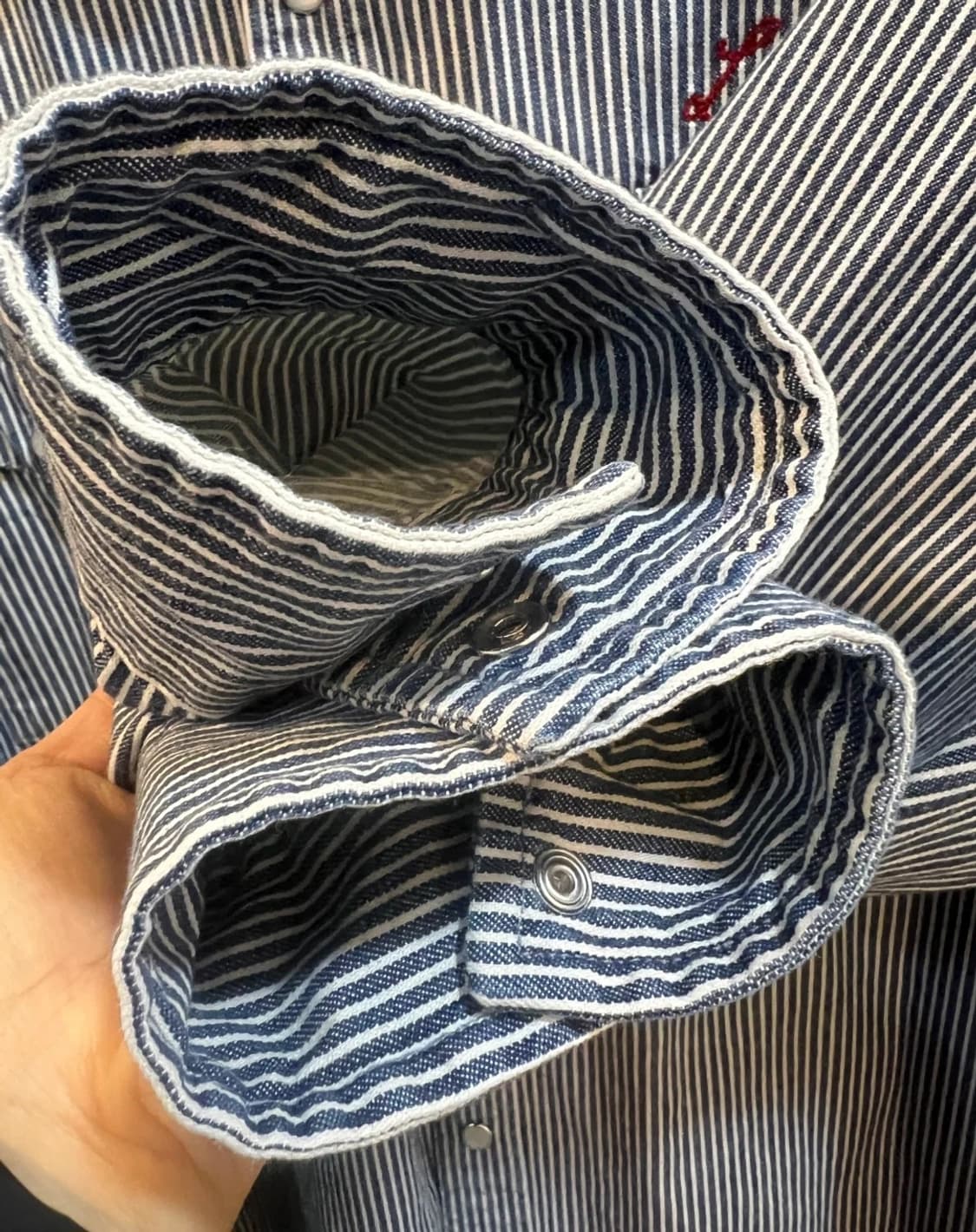 리바이스웨스턴 네이비 스트라이프 코튼긴팔셔츠

 상품이미지5