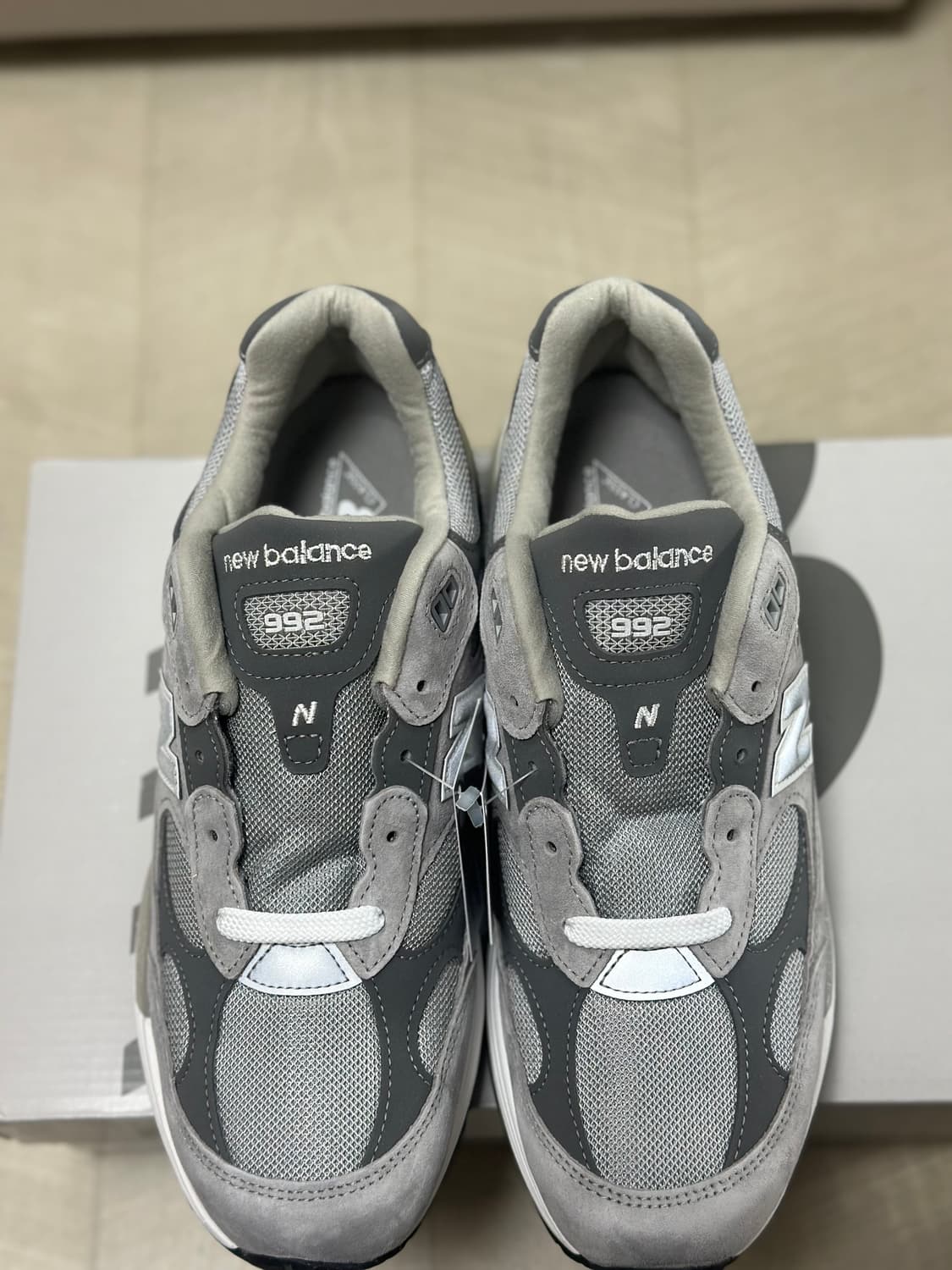 뉴발란스 992 그레이 275 새상품 판매합니다 상품이미지1