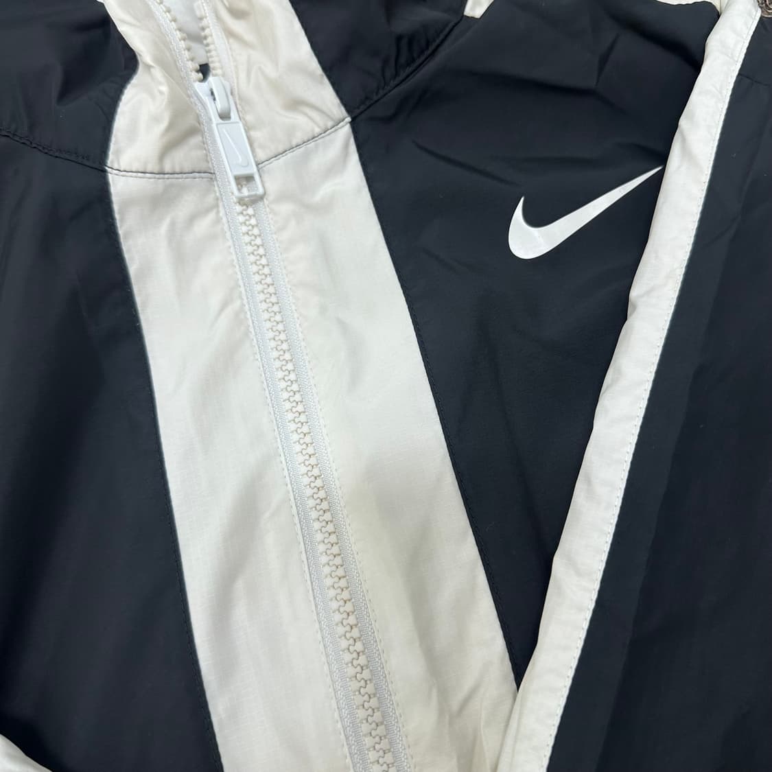 NIKE 나이키 여성 스우시 바람막이 자켓 오레오 XS 상품이미지2