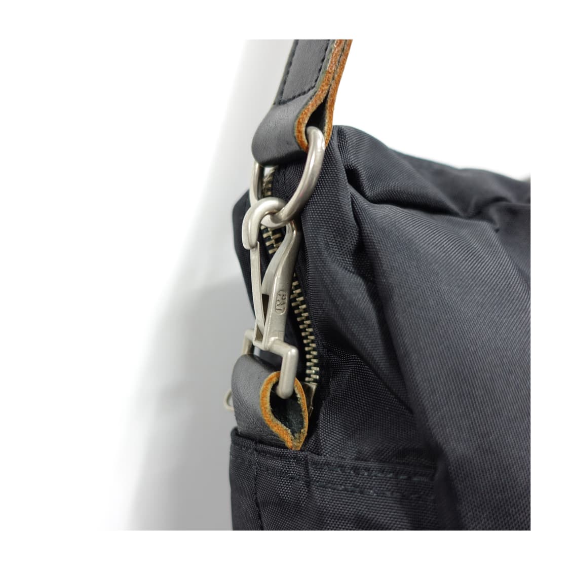 COMMEDESGARCONS 꼼데가르송 클래식 나일론 레더 크로스백 상품이미지7