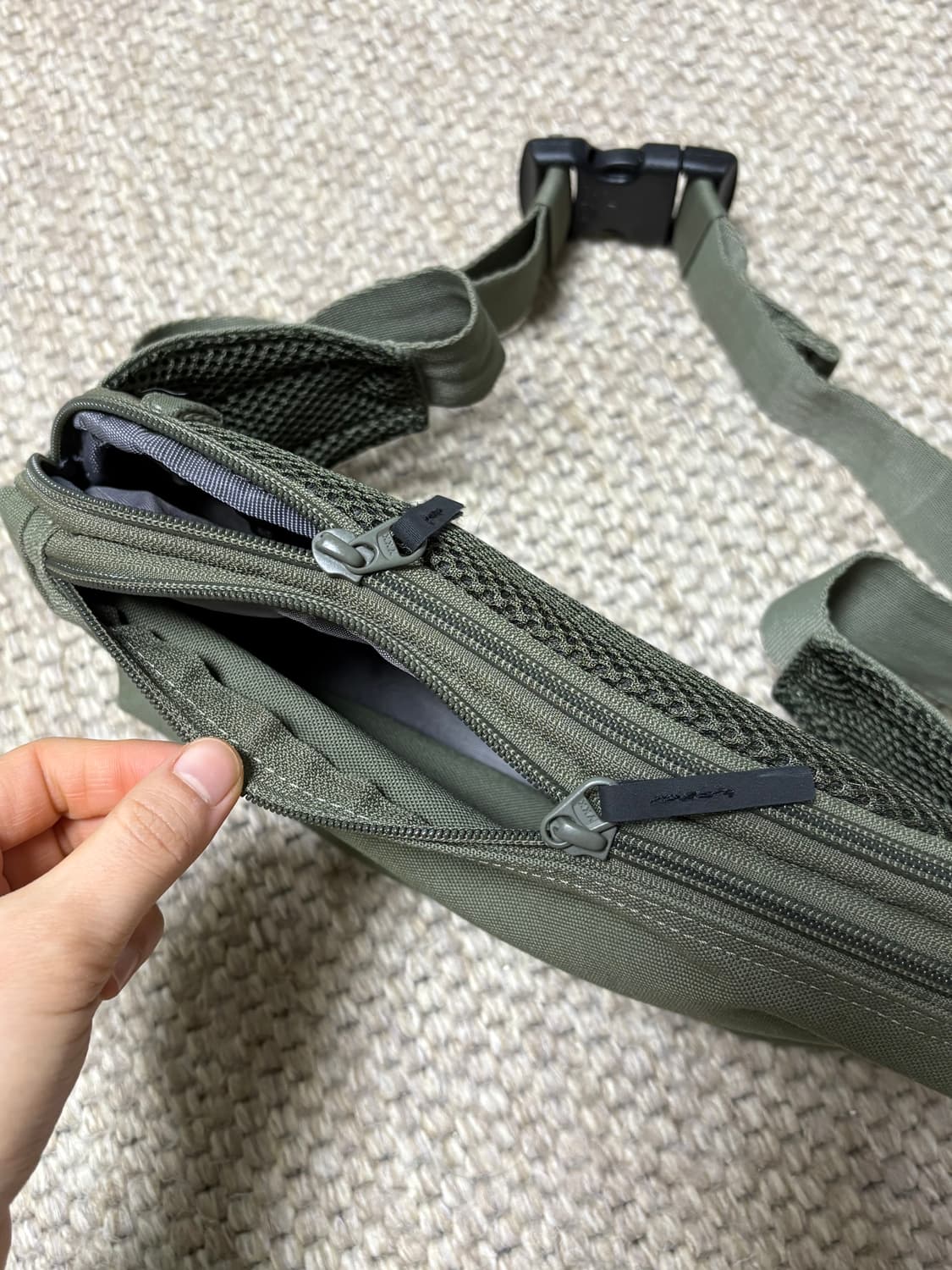 유니클로 미니멀 카키 크로스백, 힙색 상품이미지2