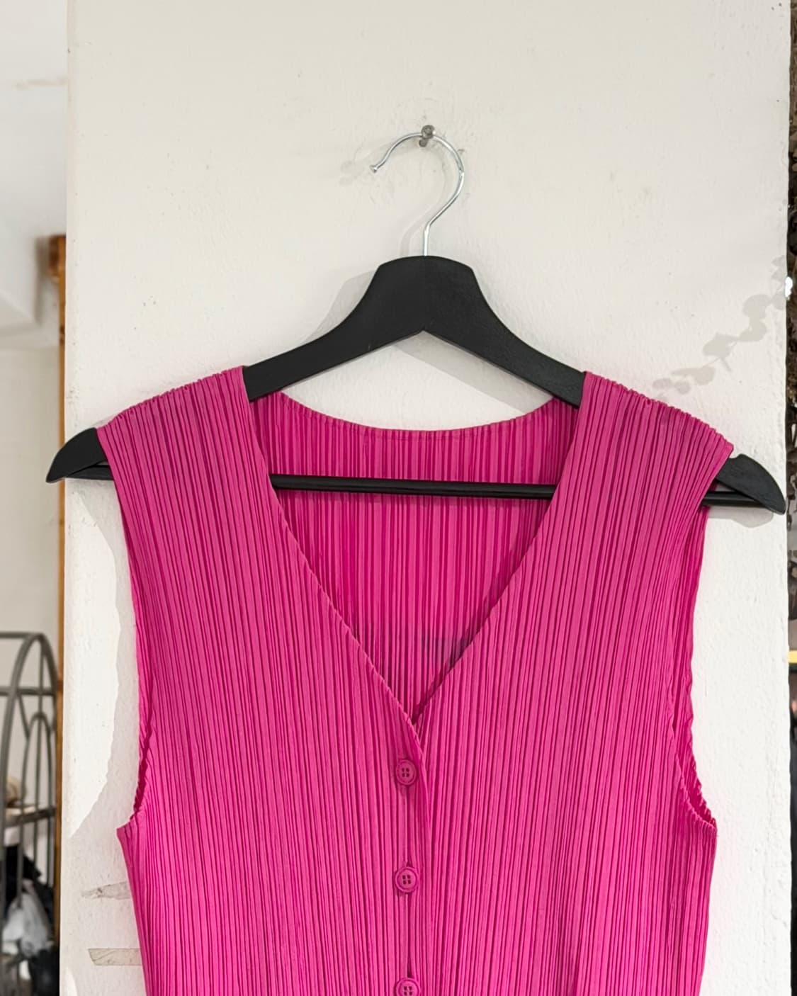 플리츠 플리즈 핑크 버튼업 백 프린팅 슬리브리스 탑 상품이미지4