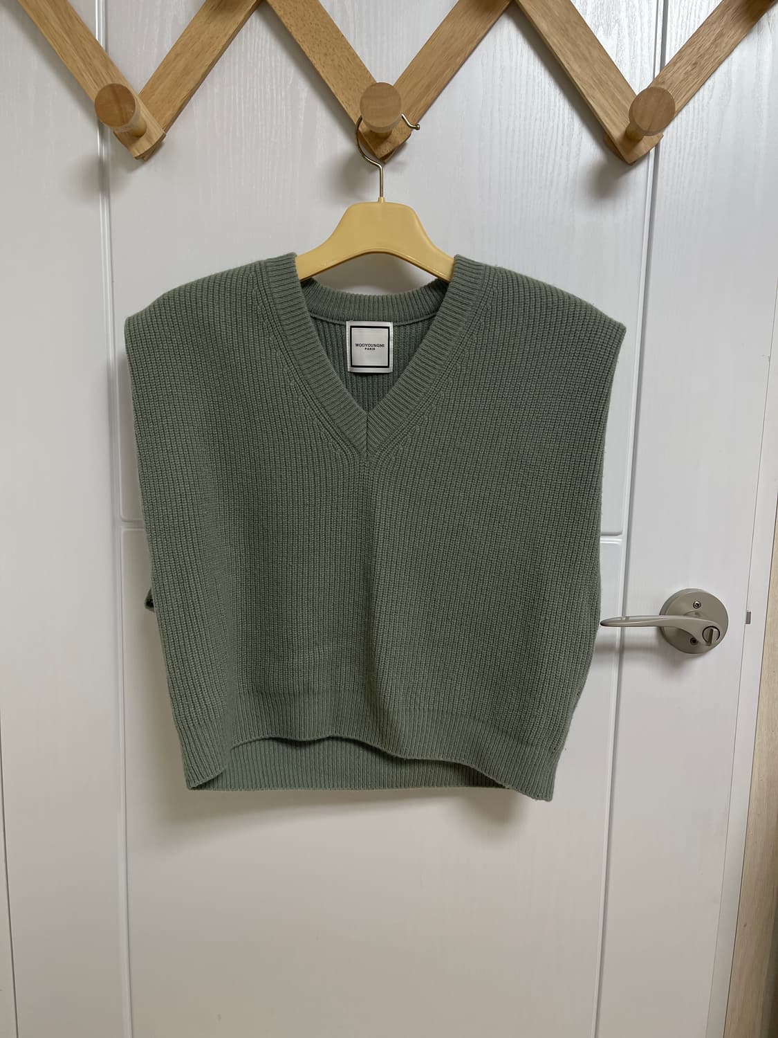 우영미 22fw 백로고 베스트 46사이즈 상품이미지1