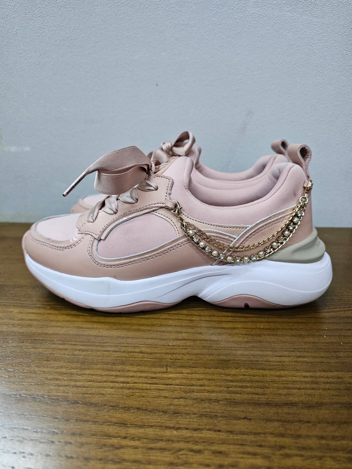 슈콤마보니 체인 리본 스니커즈 상품이미지6