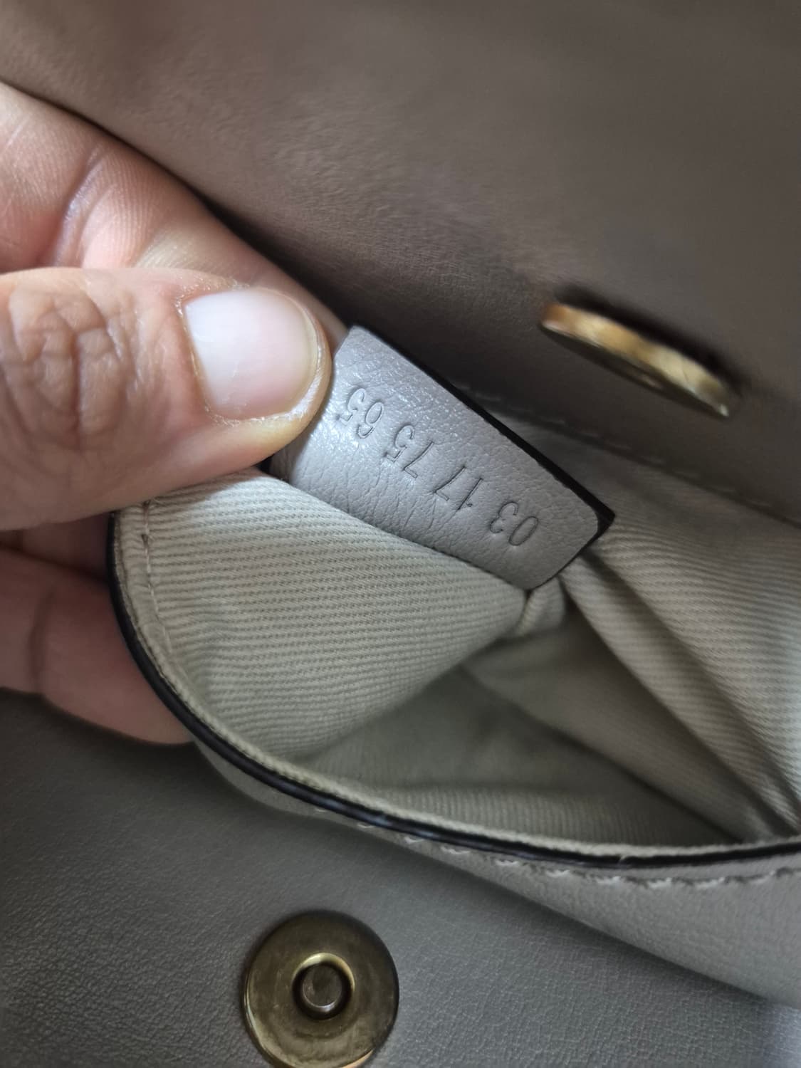 (정품) 끌로에 오웬 스몰  송아지 가죽 버킷백 그레이 상품이미지9