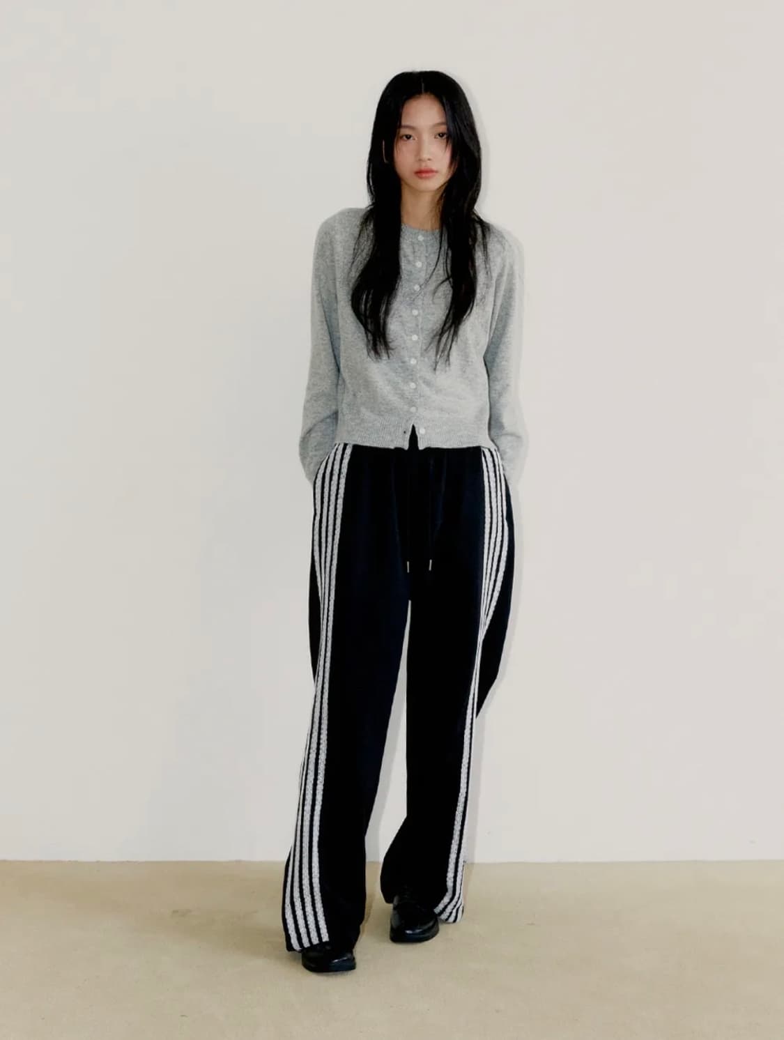 QUADRUPLE LACE TRACK PANTS, BLACK 상품이미지1