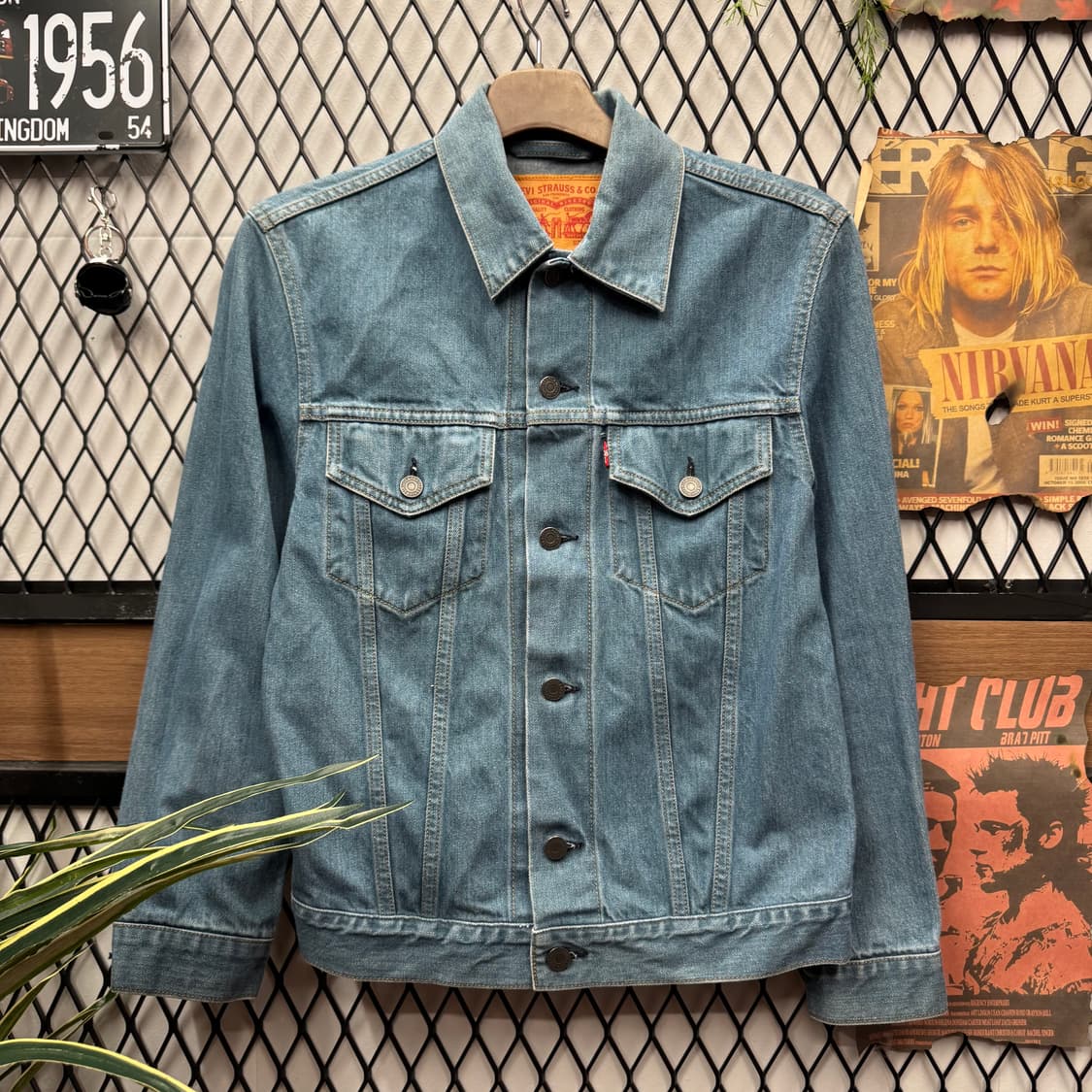 리바이스 데님 트러커 자켓 전면 투포켓 포인트 중청 워시드블루 상품이미지1