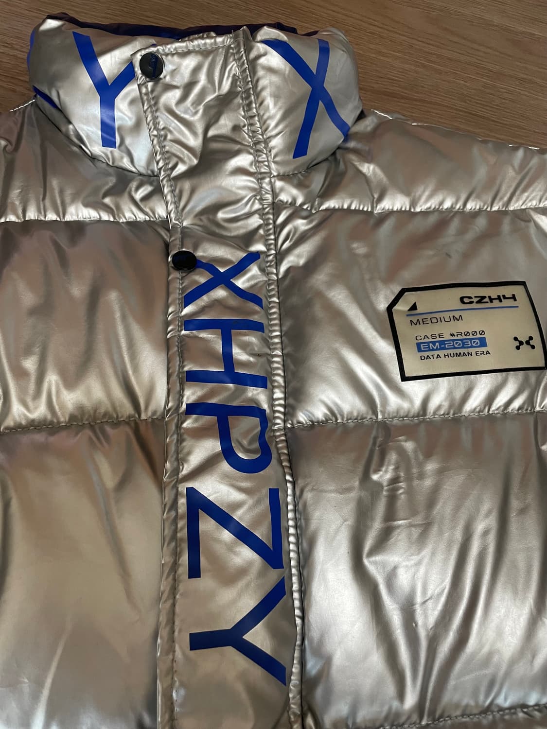 글로시 실버 디테일 푸퍼 자켓 상품이미지3