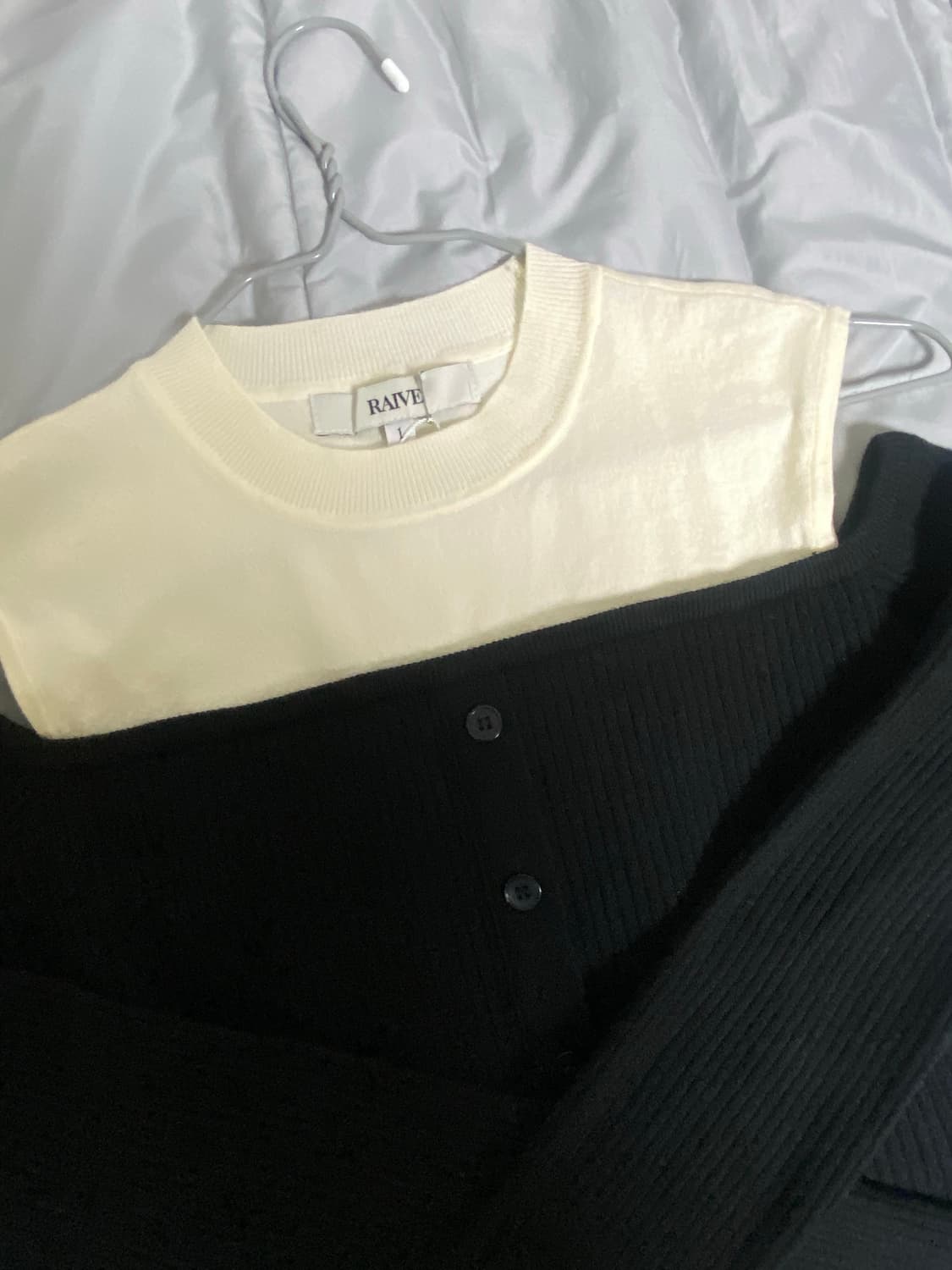 레이브 숄더컷 니트 카리나 상품이미지2