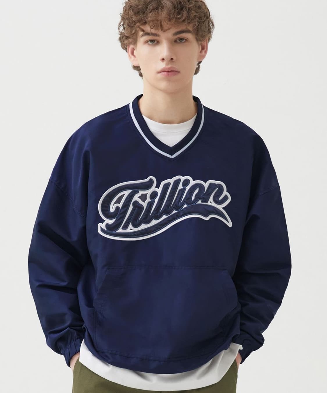 트릴리온 24f/w trillion 빅로고 웜업(네이비) 맨투맨 상품이미지1